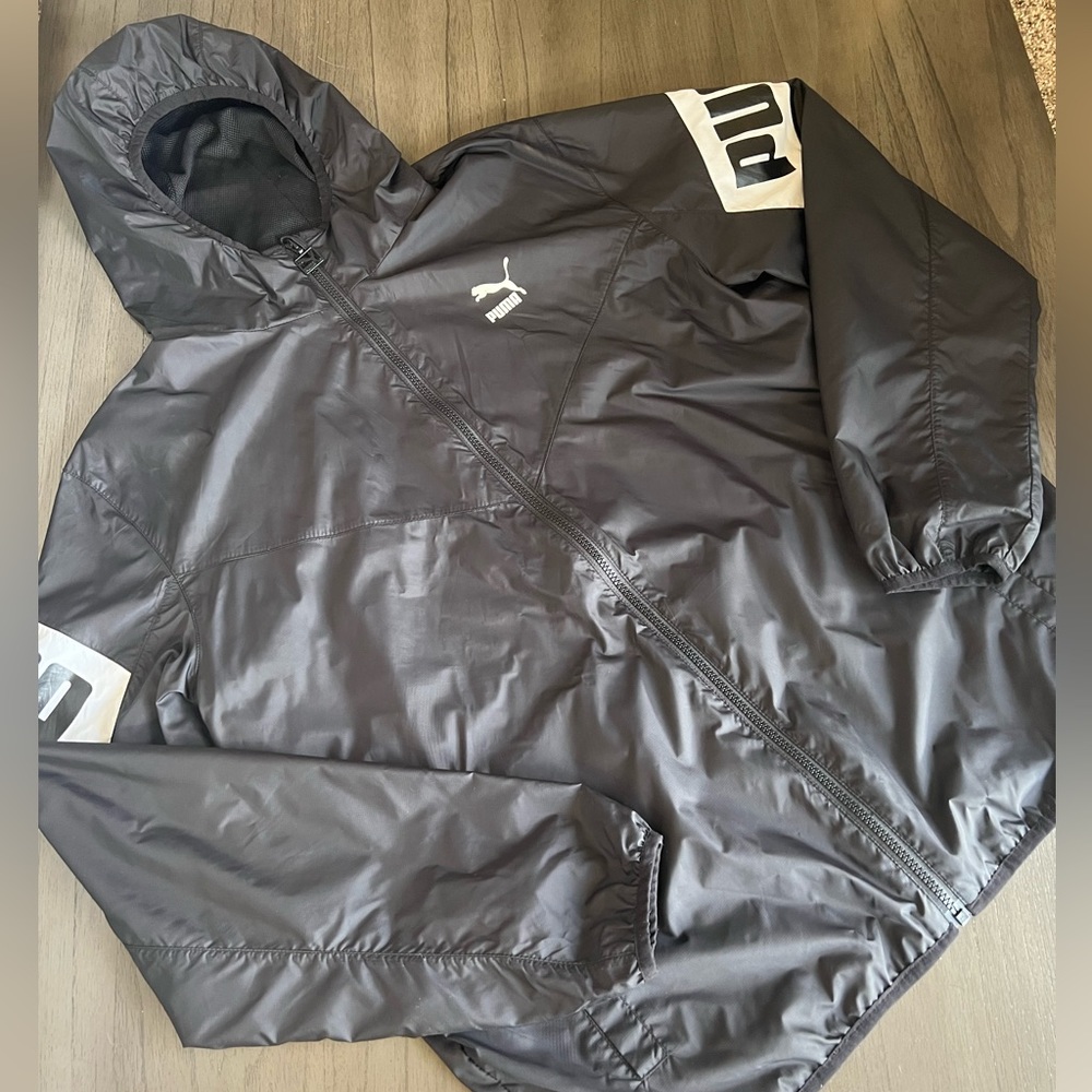 Puma windbreaker jacket. Black / white. Men’s size Large.